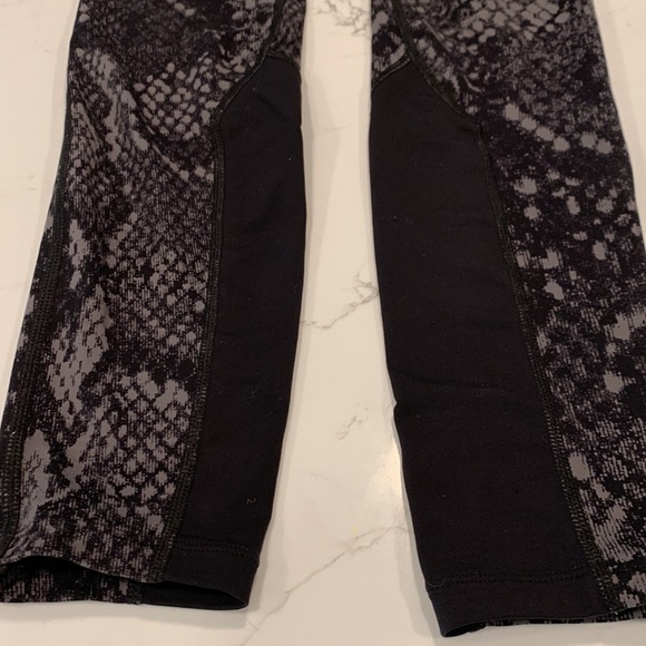 Women’s Epic Lux Running Tights - Picture 3 of 8